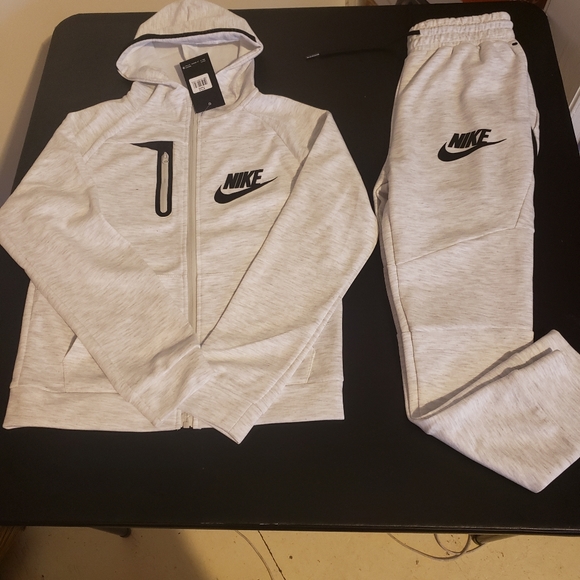 girl nike tech sweatsuit
